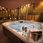 Dom wakacyjny Wellness Tuin - Ultieme Partner Beleving - Amazone Wellness Met Indoor Prive Sauna, Prive Stoom Cabine, Prive Jacuzzi - Gratis Fles Prosecco & Leuke Partner Connect Box !