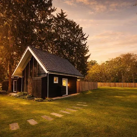Holiday home Wellness Tuin Noord Limburg - Wellness Met Indoor Prive Sauna, Prive Stoom Cabine, Prive Jacuzzi - Ultieme Partner Beleving