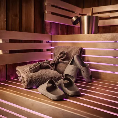 Holiday home Wellness Tuin - Ultieme Partner Beleving - Amazone Wellness Met Indoor Prive Sauna, Prive Stoom Cabine, Prive Jacuzzi - Gratis Fles Prosecco & Leuke Partner Connect Box ! *
