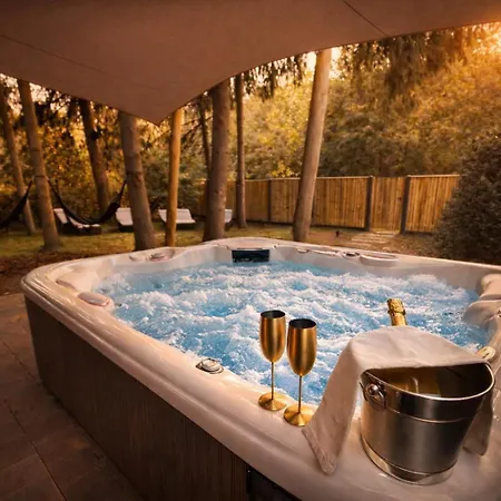 Holiday home Wellness Tuin Noord Limburg - Wellness Met Indoor Prive Sauna, Prive Stoom Cabine, Prive Jacuzzi - Ultieme Partner Beleving
