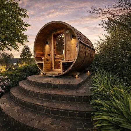 Wellness Tuin Noord Limburg - Wellness Met Indoor Prive Sauna, Prive Stoom Cabine, Prive Jacuzzi - Ultieme Partner Beleving Holiday home