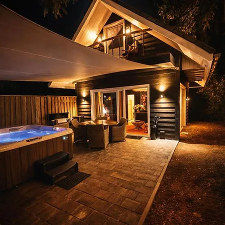 Wellness Tuin Noord Limburg - Wellness Met Indoor Prive Sauna, Prive Stoom Cabine, Prive Jacuzzi - Ultieme Partner Beleving *