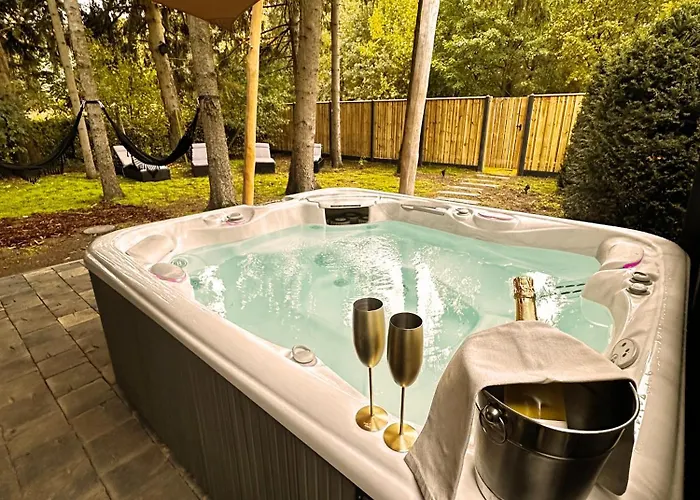 Wellness Tuin - Ultieme Partner Beleving - Prive Wellness Met Prive Jacuzzi In Prive Tuin, Prive Indoor Sauna En Prive Indoor Stoomcabine In Koloniale Stijl - Gratis Fles Prosecco & Leuke Partner Connect Box ! Horst