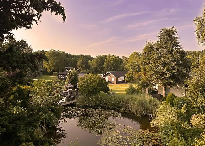 Wellness Tuin - Ultieme Partner Beleving - Prive Wellness Met Prive Jacuzzi In Prive Tuin, Prive Indoor Sauna En Prive Indoor Stoomcabine In Koloniale Stijl - Gratis Fles Prosecco & Leuke Partner Connect Box ! *