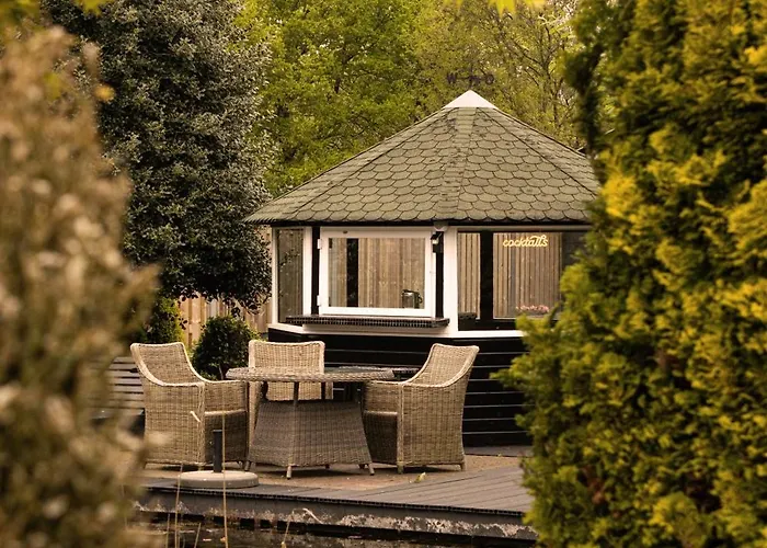 Wellness Tuin - Ultieme Partner Beleving - Prive Wellness Met Prive Jacuzzi In Prive Tuin, Prive Indoor Sauna En Prive Indoor Stoomcabine In Koloniale Stijl - Gratis Fles Prosecco & Leuke Partner Connect Box ! * Horst