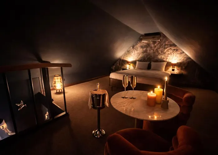 Wellness Tuin - Ultieme Partner Beleving - Amazone Wellness Met Indoor Prive Sauna, Prive Stoom Cabine, Prive Jacuzzi - Gratis Fles Prosecco & Leuke Partner Connect Box ! Holiday home *