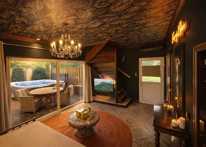 Wellness Tuin - Ultieme Partner Beleving - Amazone Wellness Met Indoor Prive Sauna, Prive Stoom Cabine, Prive Jacuzzi - Gratis Fles Prosecco & Leuke Partner Connect Box ! *