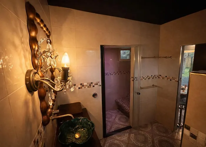 Holiday home Wellness Tuin - Ultieme Partner Beleving - Amazone Wellness Met Indoor Prive Sauna, Prive Stoom Cabine, Prive Jacuzzi - Gratis Fles Prosecco & Leuke Partner Connect Box ! *