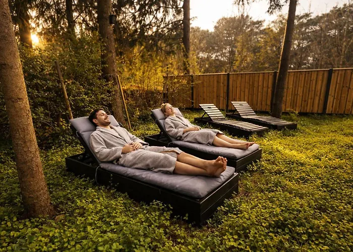 Wellness Tuin - Ultieme Partner Beleving - Amazone Wellness Met Indoor Prive Sauna, Prive Stoom Cabine, Prive Jacuzzi - Gratis Fles Prosecco & Leuke Partner Connect Box ! *