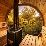 Wellness Tuin Noord Limburg - Wellness Met Indoor Prive Sauna, Prive Stoom Cabine, Prive Jacuzzi - Gratis Fles Prosecco & Leuke Partner Connect Box ! - Ultieme Partner Beleving * Horst