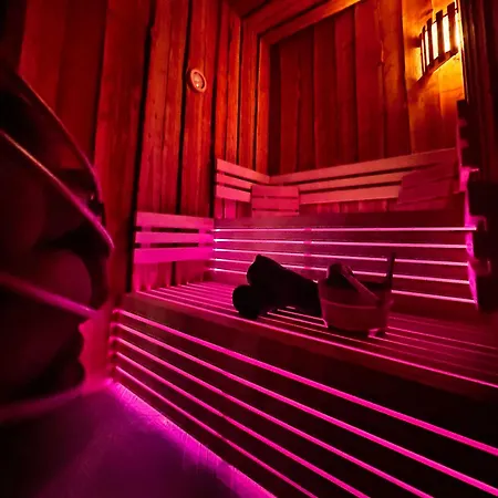 Wellness Tuin - Ultieme Partner Beleving - Privé Wellness Met Privé Jacuzzi In Privé Tuin, Privé Indoor Sauna En Privé Indoor Stoomcabine In Koloniale Stijl - Gratis Fles Prosecco&leuke Partner Connect Box ! *