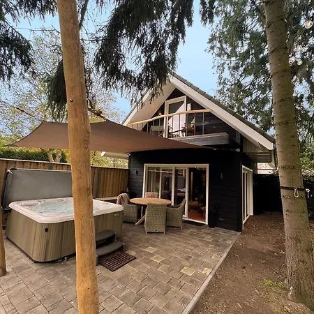 Wellness Tuin - Ultieme Partner Beleving - Privé Wellness Met Privé Jacuzzi In Privé Tuin, Privé Indoor Sauna En Privé Indoor Stoomcabine In Koloniale Stijl - Gratis Fles Prosecco&leuke Partner Connect Box ! Horst