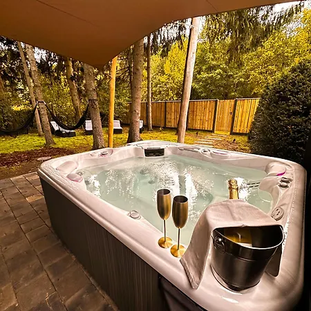 Wellness Tuin - Ultieme Partner Beleving - Privé Wellness Met Privé Jacuzzi In Privé Tuin, Privé Indoor Sauna En Privé Indoor Stoomcabine In Koloniale Stijl - Gratis Fles Prosecco&leuke Partner Connect Box !