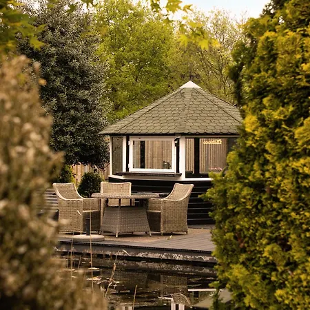 Wellness Tuin - Ultieme Partner Beleving - Privé Wellness Met Privé Jacuzzi In Privé Tuin, Privé Indoor Sauna En Privé Indoor Stoomcabine In Koloniale Stijl - Gratis Fles Prosecco&leuke Partner Connect Box ! * Horst